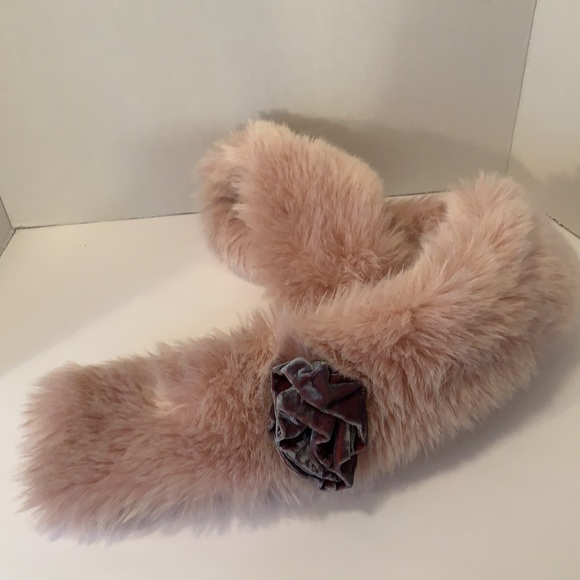 VTG NORDSTROM FAUX FUR MAUVE WITH VELVET FLOWER :IRIDESCENT SILVER/WINE:SCARF - Picture 4 of 6